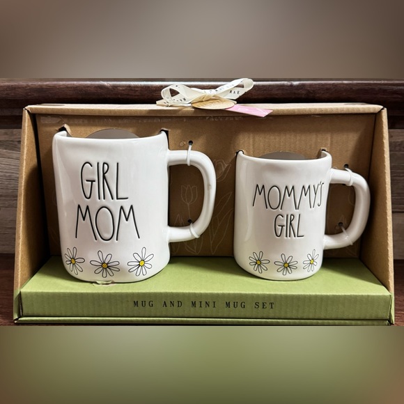 Rae Dunn - Girl Mom 19.50oz - Mommy’s Girl 12oz - Mug Set - NEW - Picture 2 of 6